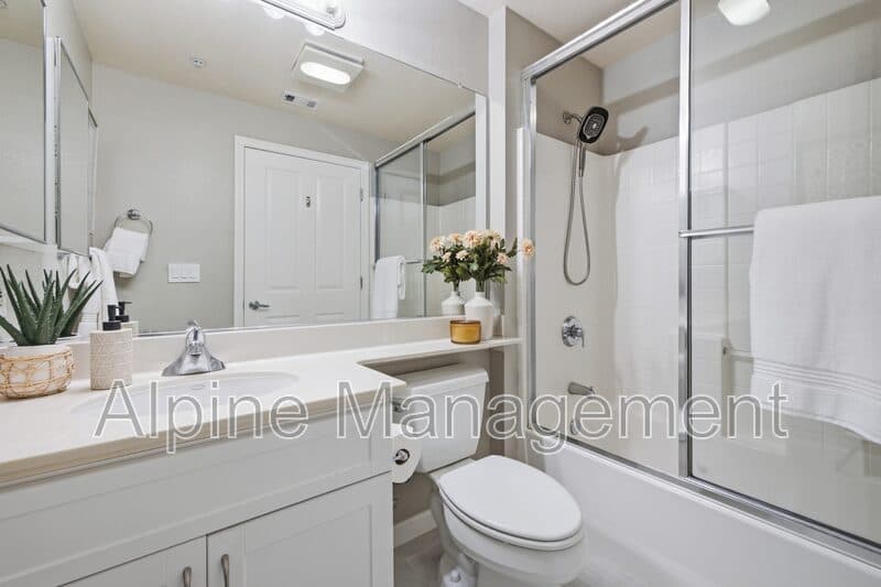 East Palo Alto Condo: 1982 West Bayshore Road - Main