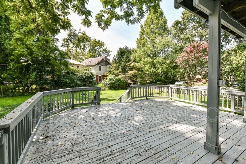 Dunn Loring House: 2415 Sandburg St
