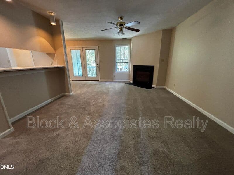 Fayetteville House: 259-7 Waterdown Drive