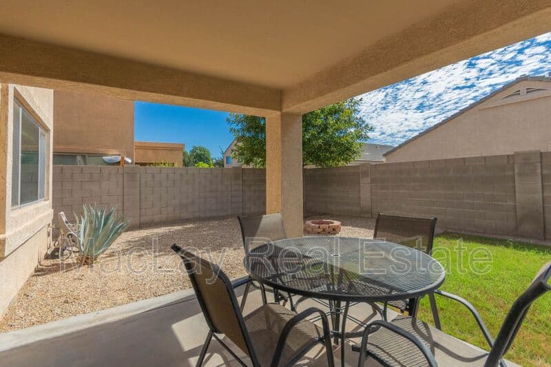 Glendale House: 7265 W Glenn Dr