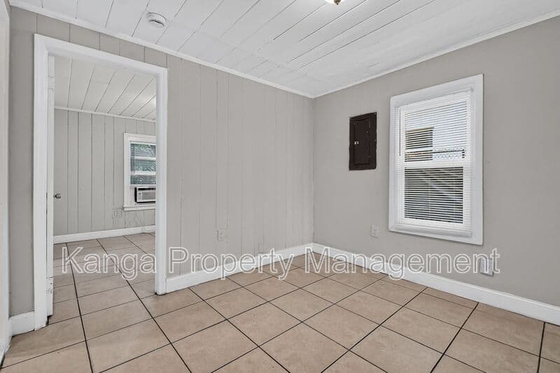 West Palm Beach Condo: 887 7th St