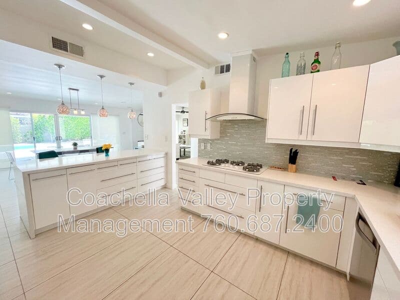 Palm Springs House: 2719 E Ventura Road