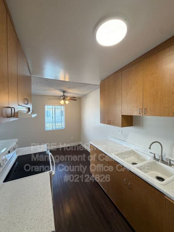 Huntington Beach Condo: 401 Memphis Avenue