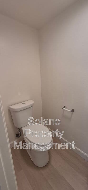 Fairfield House: 5023 Oakbrook Cir