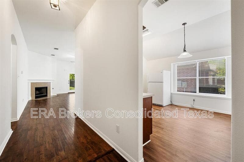 Pflugerville House: 18513 Silent Water Way
