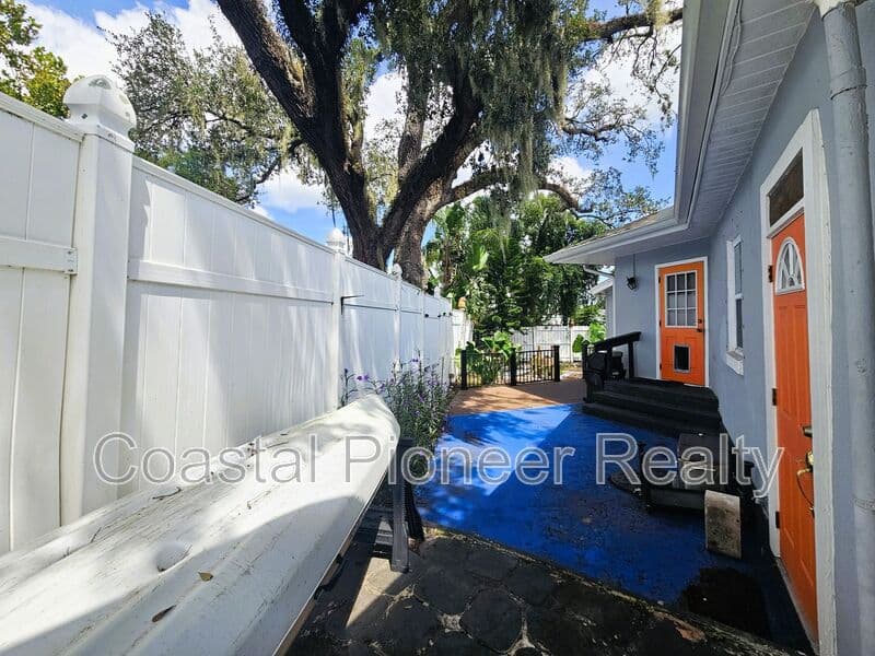 Tampa House: 7301 N 13th St