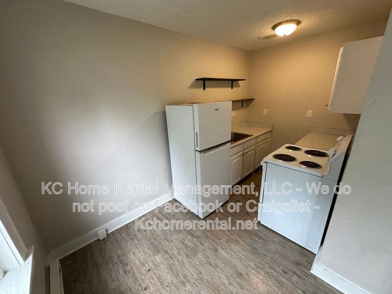 Kansas City House: 305-307 N Gladstone Blvd