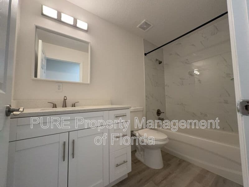 Ocala House: 11165 NW 7th Street