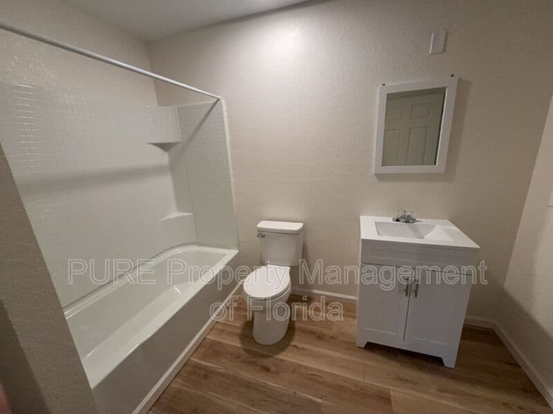 Williston House: 11330 NE 66th Lane