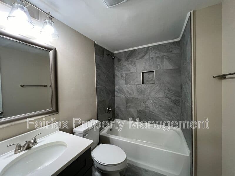 Durham House: 2616 S Roxboro St