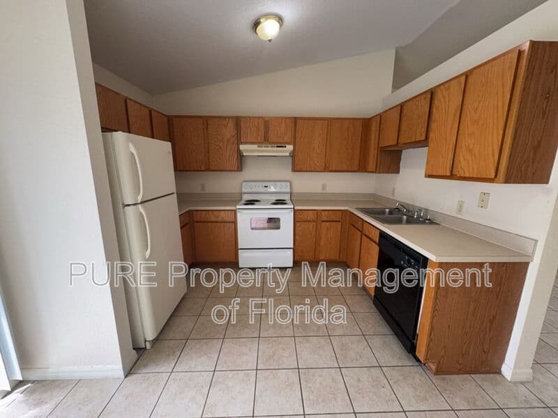 Ocala House: 7455 Midway Terrace