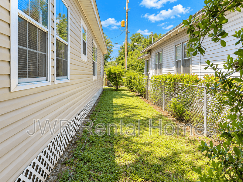 Jacksonville House: 291 Claude St