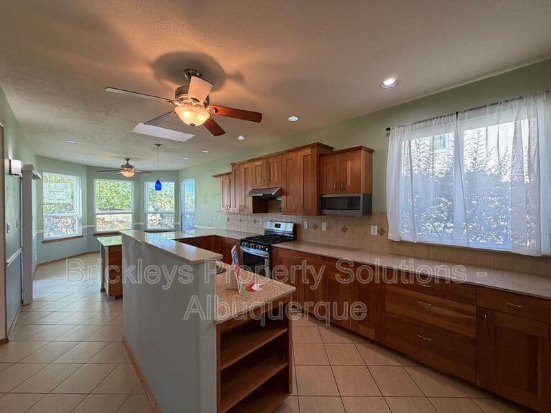 Albuquerque House: 9600 Allande Rd NE