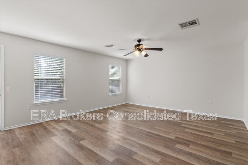 Austin House: 5825 Silver Screen Dr