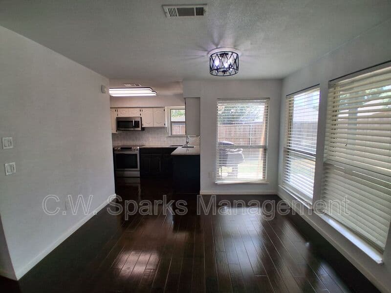 Grapevine House: 1503 Laguna Vista Way
