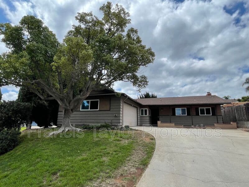 San Marcos House: 1445 Glen Avon Drive