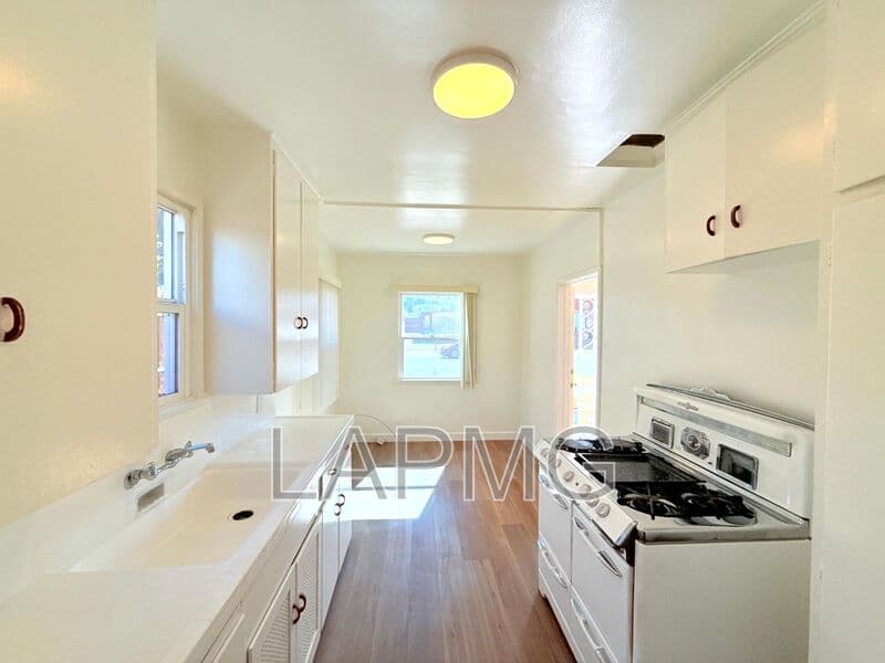 Los Angeles House: 3531 12th Avenue