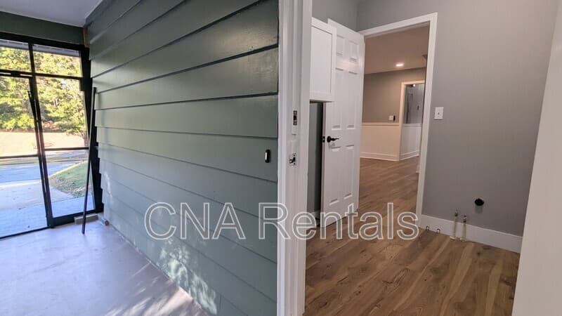 Smyrna House: 2042 Spring Rd SE