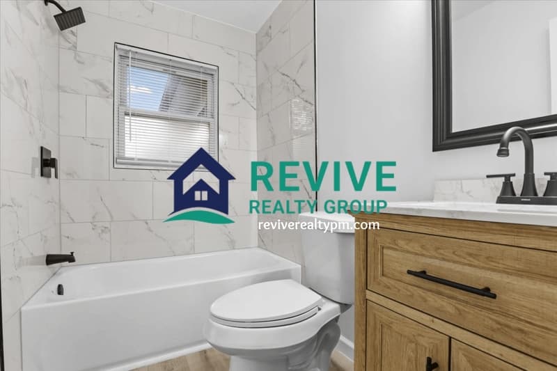Roseville House: 28059 Floral Street