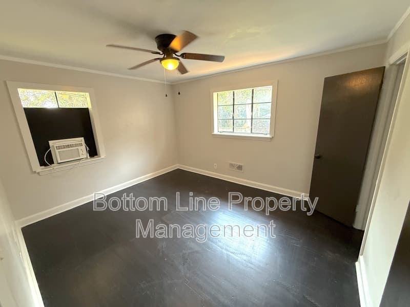 Charlotte Condo: 1945 Woodcrest Ave