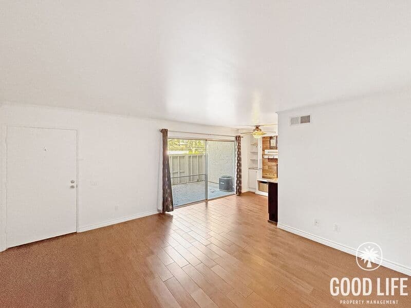 Oceanside Townhome: 827 Shelter Cove Way