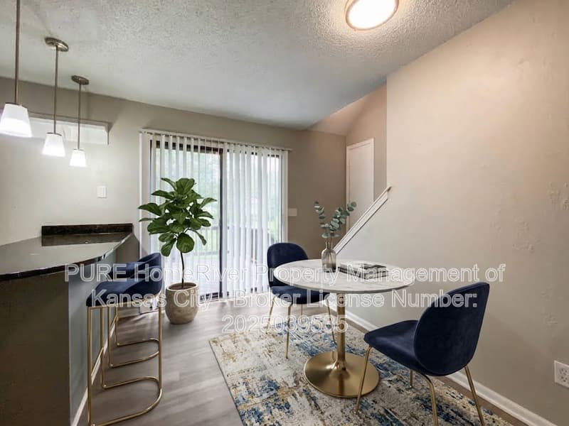 Kansas City House: 8009 N Congress Ave
