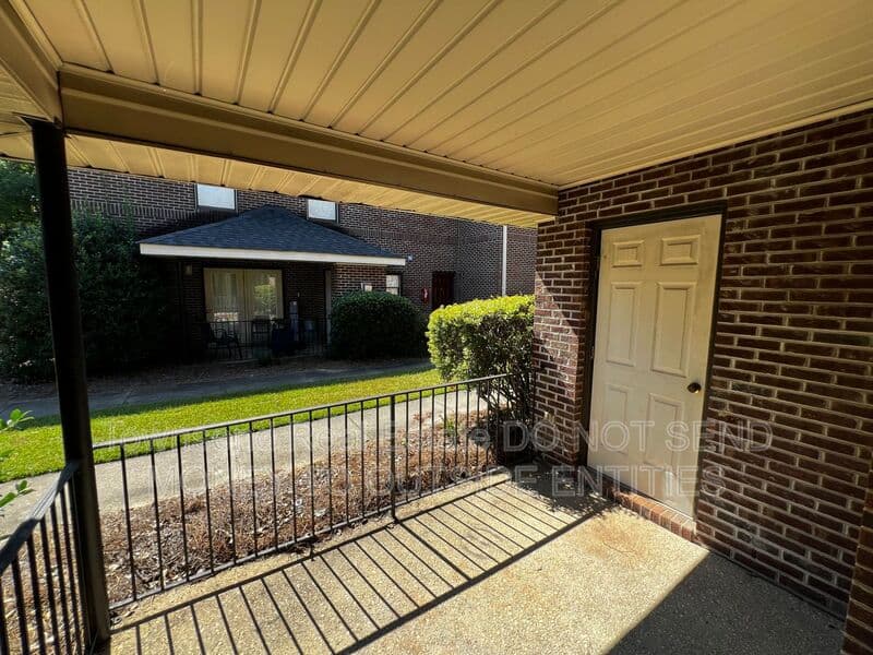 Fayetteville House: 1028-1 Ancestry Dr.