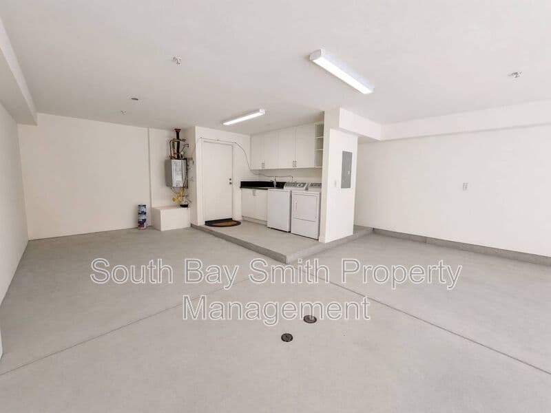 Redondo Beach Townhome: 84 Palos Verdes Blvd