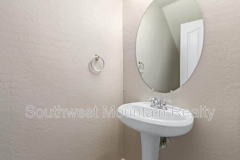 Maricopa House: 44856 W Paitilla Lane