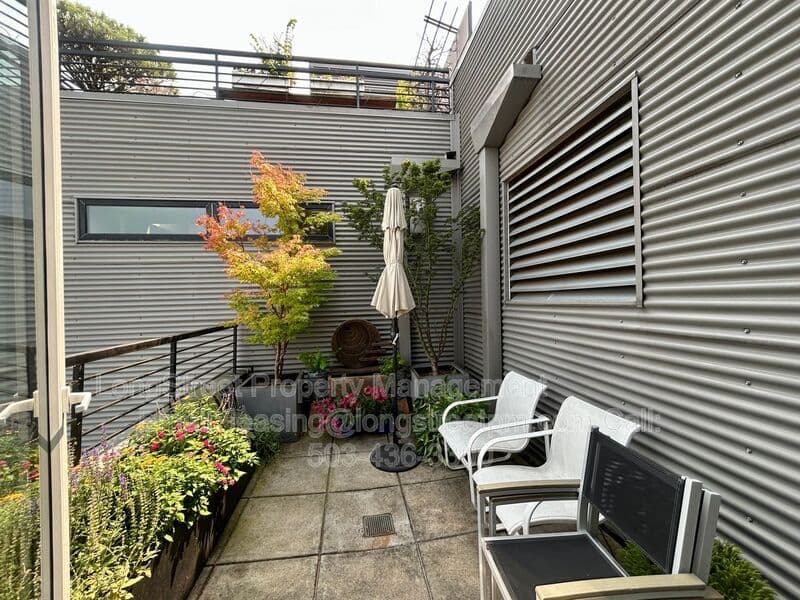 Portland Condo: 300 NW 8th Ave