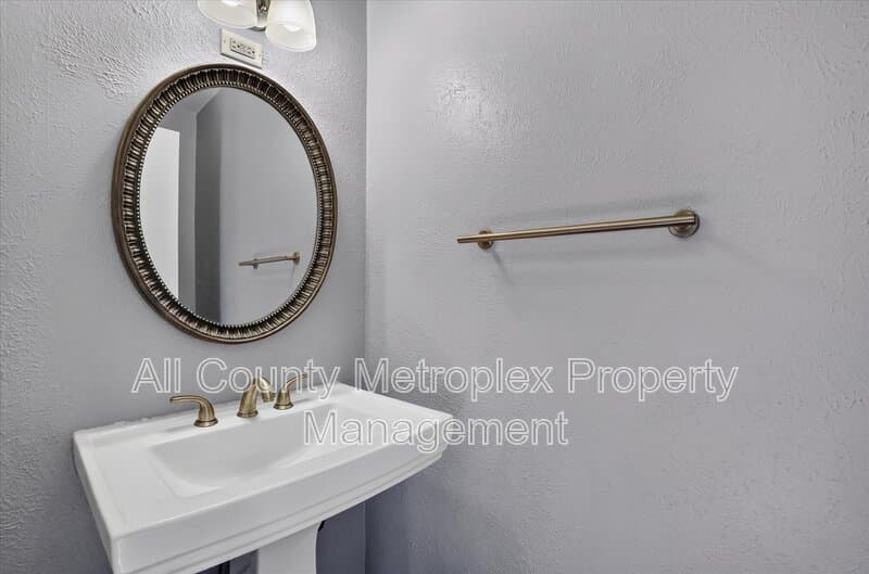 Richardson House: 2612 Custer Pkwy A
