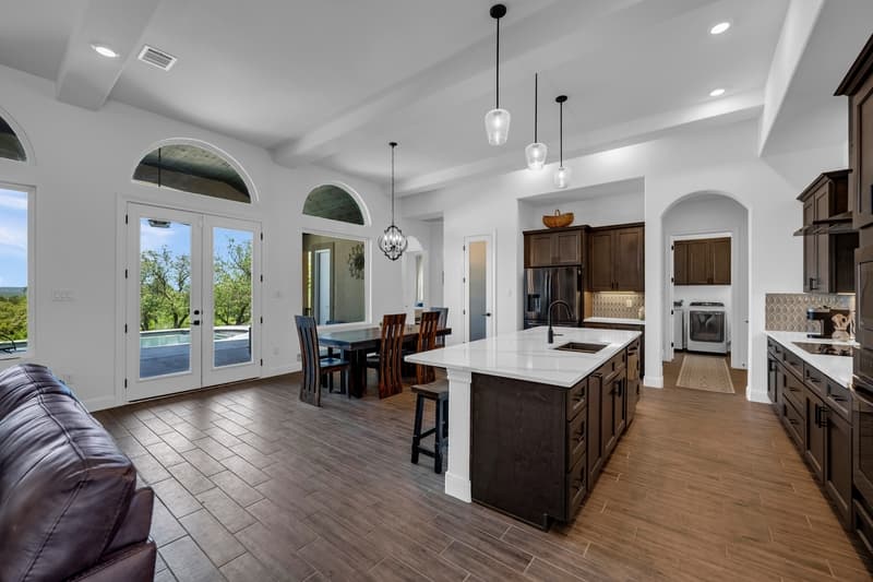 Horseshoe Bay House: 200 Mt Dew