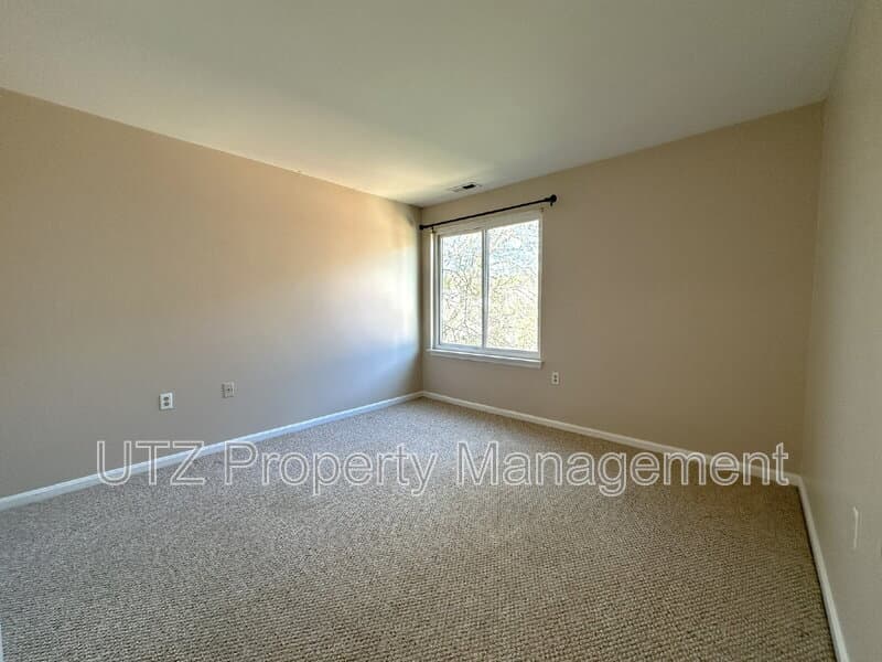 Glen Burnie Condo: 1111 Castle Harbour Way