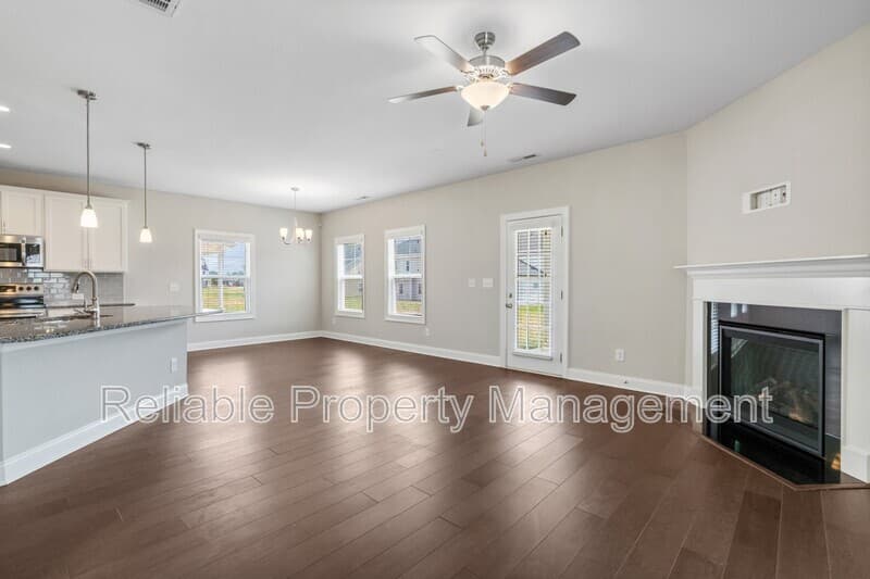 Clayton House: 102 Wicklow Ct