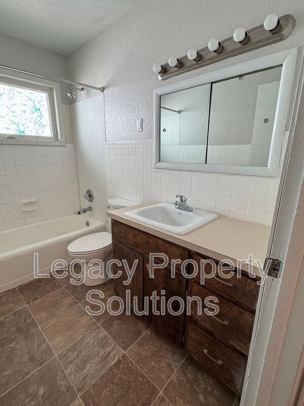 Bismarck House: 1113 N 18th St