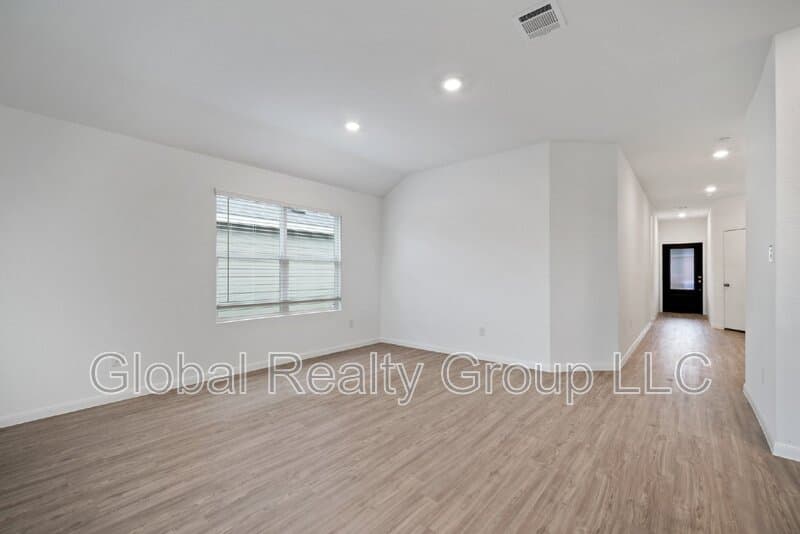 Seguin House: 9105 Navarro Vis