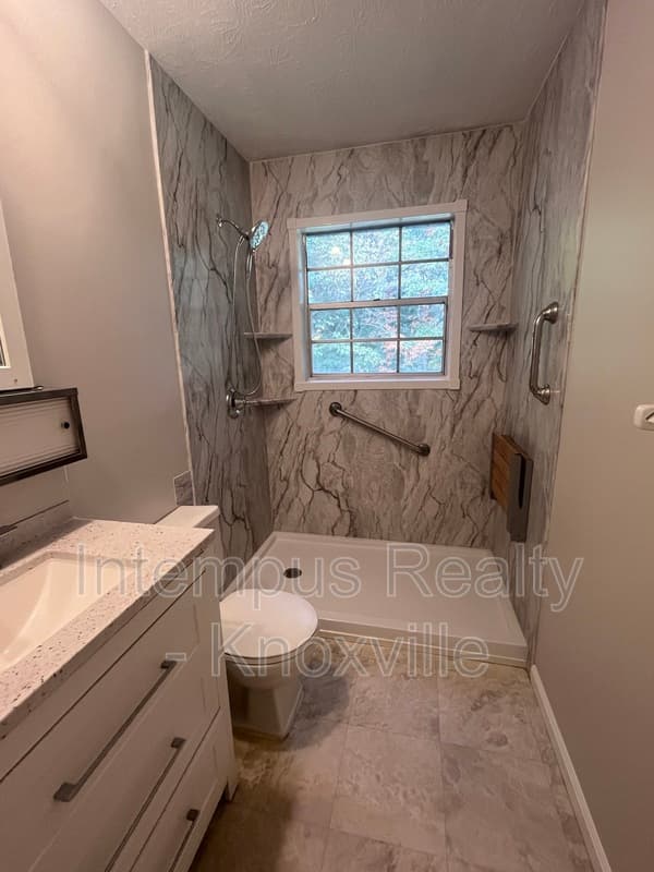 Knoxville House: 10917 Sonja Dr