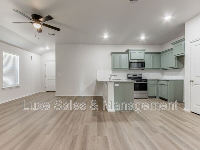 El Reno House: 1515 Pavy Parkway