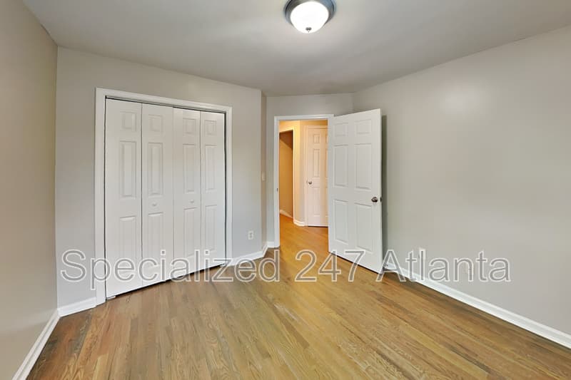 Atlanta House: 54 Hatcher Ave SW