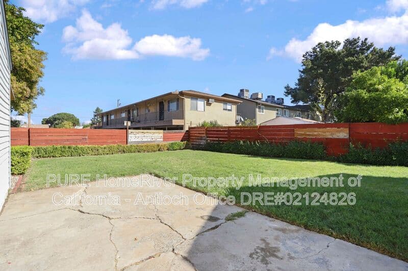Antioch House: 322 W. Madill Street