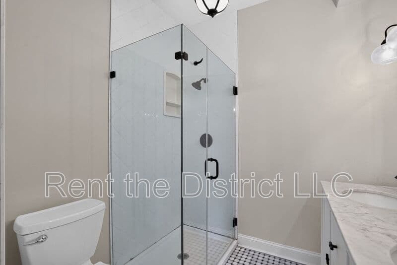 Washington Townhome: 37 Rhode Island Avenue NW