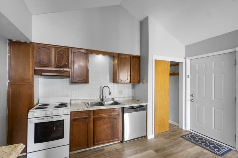 Syracuse Condo: 101 Waldorf Parkway - 14