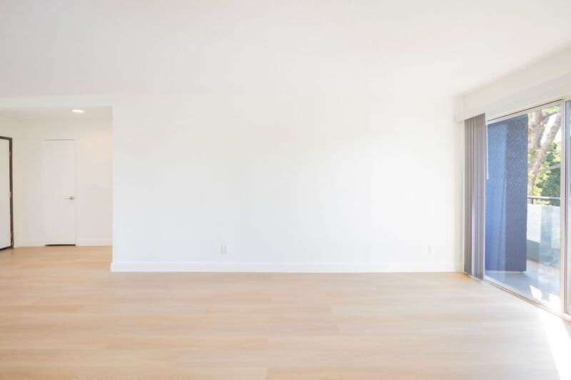 Northridge Condo: 10020 Zelzah Avenue