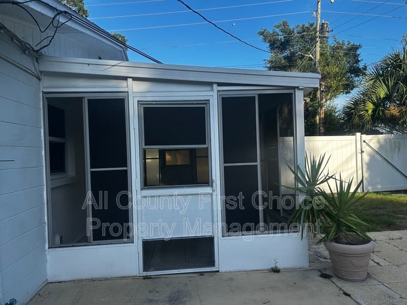 Kenneth City House: 5050 62nd St N