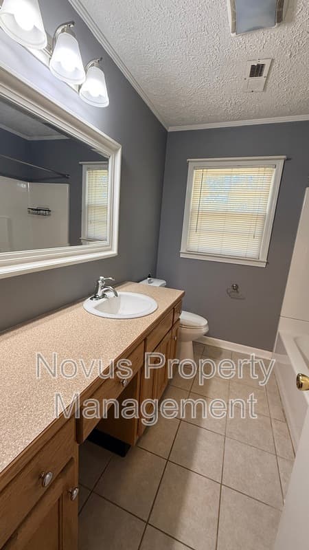 Bremen House: 608 S Pecan Street