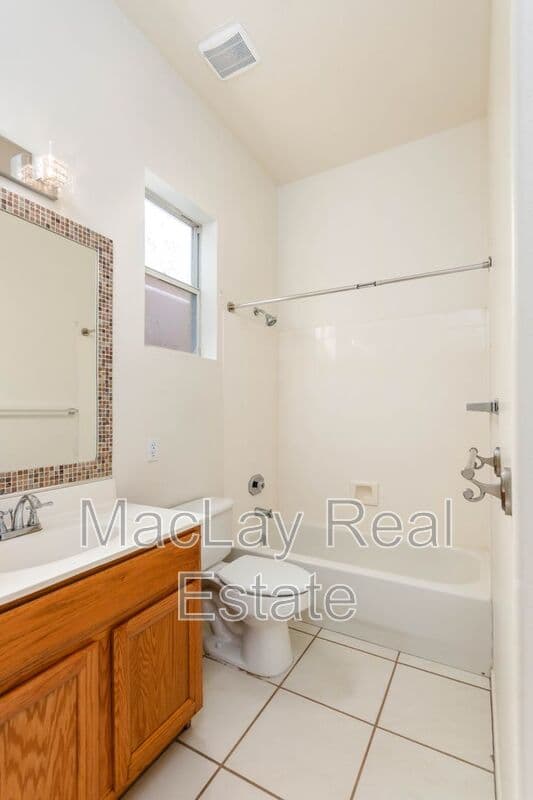 Chandler House: 3820 S Barberry Pl
