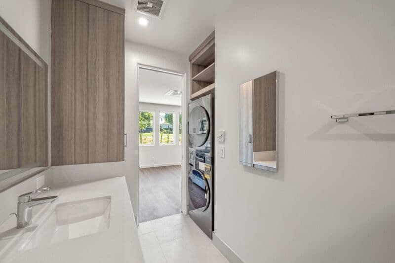 Redondo Beach House: 101 Via Colusa
