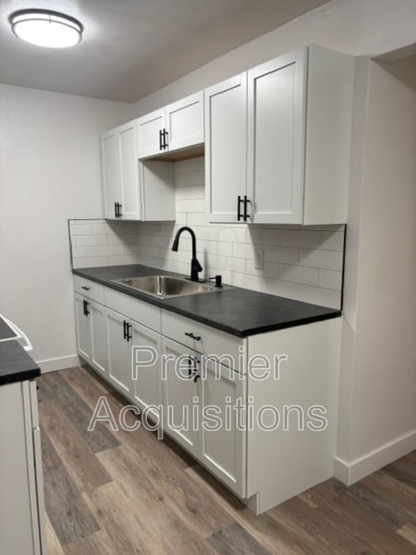 Belleville Condo: 1101 S 74th St