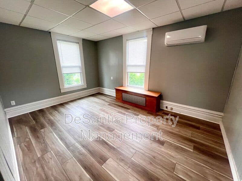 Ingram Condo: 1632 E Steuben Street