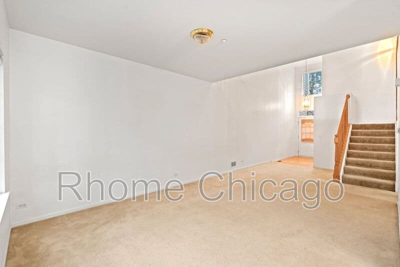 Hoffman Estates House: 6087 Halloran
